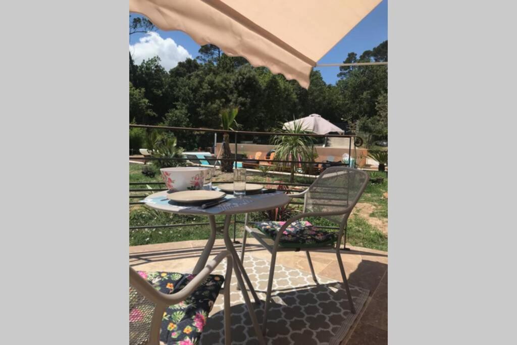 Attenant A T2 Avec Terrasse . * Besse-sur-Issole