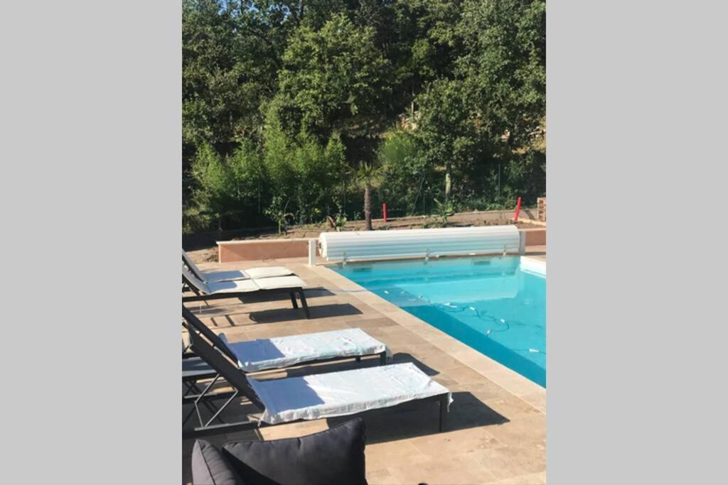 Attenant A T2 Avec Terrasse . * Besse-sur-Issole